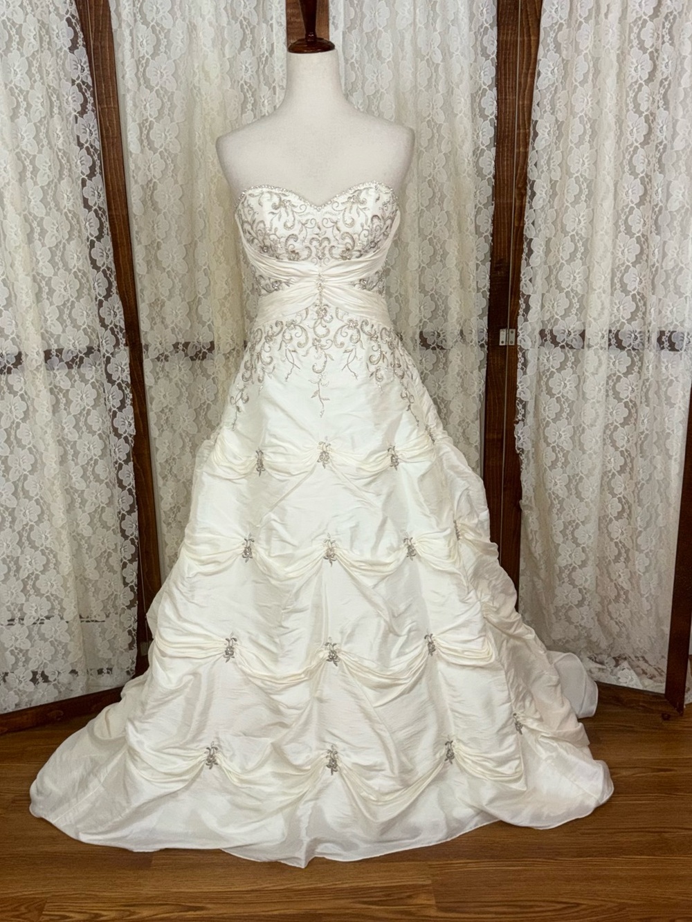 Stunning Vintage Y2K Mori Lee Taffeta Draped Ballgown Wedding Gown
